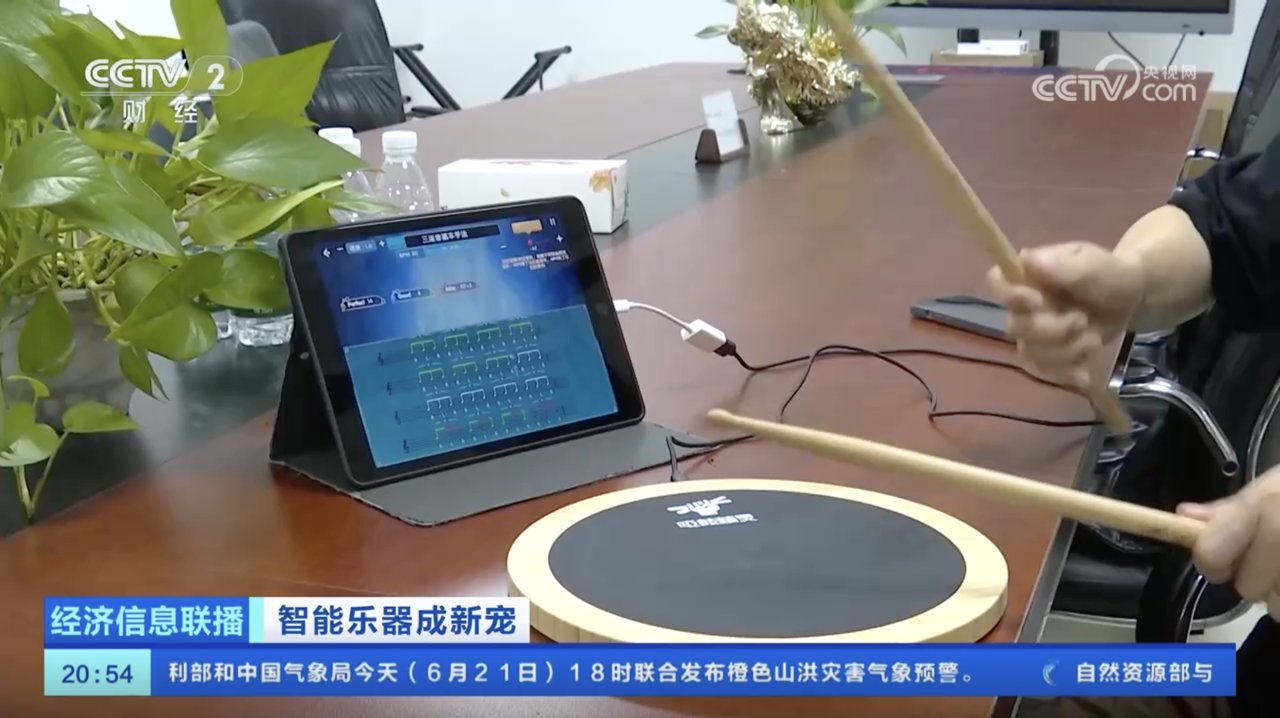 哑鼓精灵实际使用场景：智能哑鼓 + iPad鼓谱软件 + 鼓棒练习